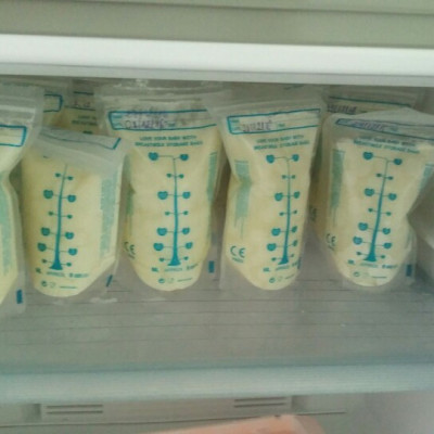 Hộp 60 túi trữ sữa Unimom compact 210ml + tặng 5 túi zipper 18cm x 23cm