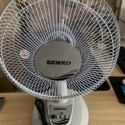 Quạt điện Senko để bàn tiện lợi cao cấp B1216 màu ngẫu nhiên - Hàng Chính Hãng