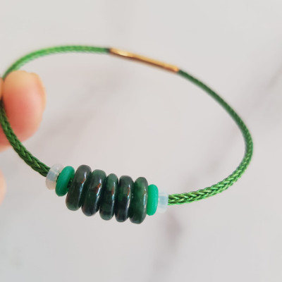 Vòng tay phong thủy nữ charm kiểu 5 đồng tiền Xanh Đậm dây xanh may mắn  Đá cẩm thạch tự nhiên xanh đậm đẹp phối dây màu xan có khoen chắc chắn  Hợp nữ mệnh thủy mộc hỏa ạ