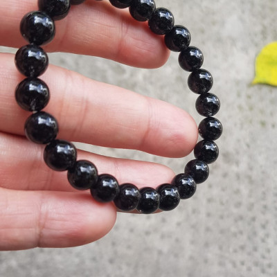 Vòng tay nữ thạch anh tóc đen dầy kín tự nhiên size hạt 8mm màu đen đậm bóng đẹp hợp mệnh thủy mệnh Mộc đeo đẹp may mắn hợp mệnh tuổi tốt sức khỏe công việc ạ