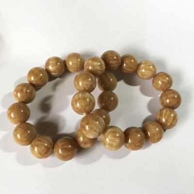 Vòng ngọc màu vàng cho người mệnh Kim và Thổ đường kính hột là 19 cm