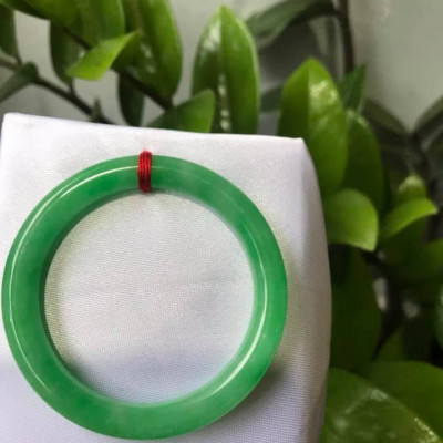 Vòng Tay Phong Thủy Đá Cẩm Thạch Lý B size 48mm x dầy 7,5mm Màu Xanh Lá nhẹ đều vòng đẹp Nữ nữ 35kg - 49kg đeo ạ