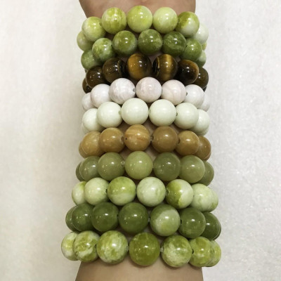 Vòng ngọc màu vàng cho người mệnh Thủy và Kim đường kính hột là 16cm