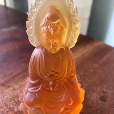 Tượng Phật Bà Quan Âm 2 Mặt đá lưu ly vàng đậm đẹp ĐỂ TRONG XE HƠI hoặc BÀN cao 10cm đk 6cm mệnh KIM mệnh THỔ và THỦY ạ