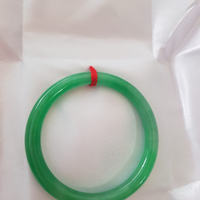 Vòng cẩm thạch Lý T 54mm x Dầy 7mm  Màu Xanh lá tươi bóng mảnh khảnh đẹp  hợp Nữ mệnh Mộc Hỏa 53kg - 62kg đeo ạ