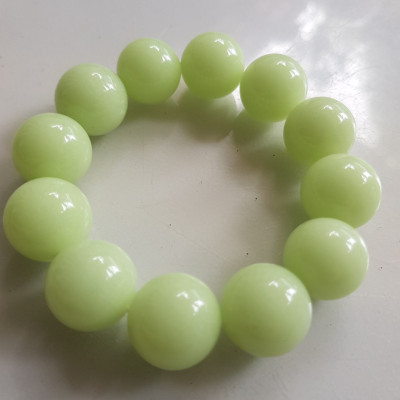 Vòng Nam Dạ Quang tự nhiên mới size to quá đẹp 18mm Các Anh đeo tay lên đẹp sang lắm nhe sẽ ánh lên khi có đèn chiếu vào ạ