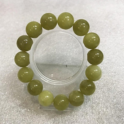 Vòng ngọc màu vàng cho người mệnh Thủy và Kim đường kính hột là 16cm