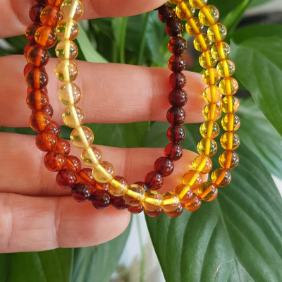 Vòng Hổ Phách tự nhiên đeo quấn tay kiểu 3 vòng Size hạt 5mm 3 màu tam hợp màu vàng anh cam đỏ đậm phối tay các Chị Em Nữ lên tay đeo rất xinh ạ