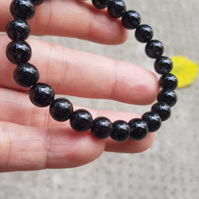 Vòng tay nữ thạch anh tóc đen dầy kín tự nhiên size hạt 8mm màu đen đậm bóng đẹp hợp mệnh thủy mệnh Mộc đeo đẹp may mắn hợp mệnh tuổi tốt sức khỏe công việc ạ