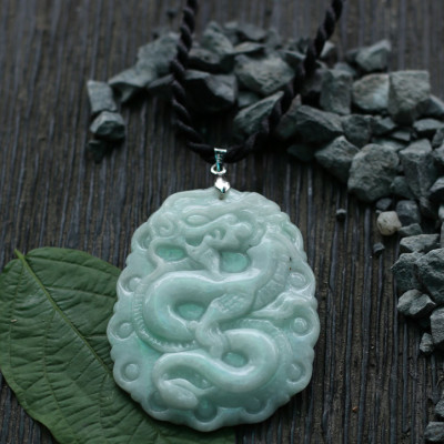 Mặt Dây Chuyền Cẩm Thạch Chạm Rồng Ngọc Quý Gemstones MD39 (5 x 4 cm)