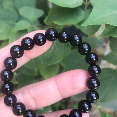 Chiếc Vòng tay đá mã não đen 8mm 22 hạt vô cung tốt ạ Màu đen Chuẩn hợp phong thủy Nữ mệnh thủy mộc Màu đen nhẹ nhàng may mắn hợp phong thủy tốt cho công việc tài lộc cho gia chủ rẻ lắm mà đẹp nhe chị em ơi