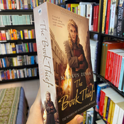 Sách - The Book Thief by Markus Zusak | Best of #BookTok / The #1 International Bestseller