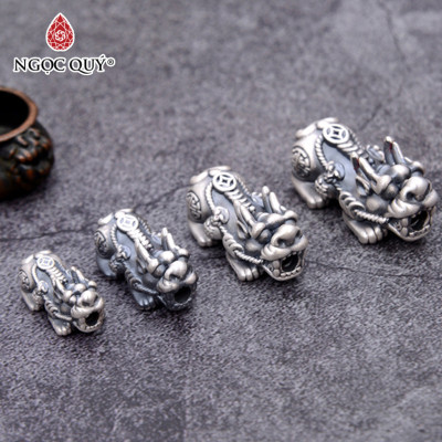 Charm bạc tỳ hưu xỏ ngang - Ngọc Quý Gemstones