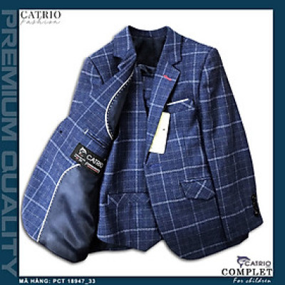ÁO VEST BÉ TRAI CATRIO PCT18947/33 là áo đờ mi trẻ em từ 8 tuổi (29kg) đến 12 tuổi (50kg) thuộc bộ sưu tập quần áo trẻ em trang trọng cho mùa lễ hội tết tiệc cưới sự kiện sinh nhật, được làm bằng vải dạ cao cấp nhất, đẹp đến từng chi tiết