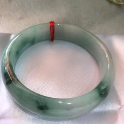 VÒNG NAM MỚI BẢN HẸ T LÝ 63MM BC2F ĐÁ CẨM THẠCH TỰ NHIÊN XANH 3 VÂN ĐẬM NAM ĐEO 75KG - 88KG