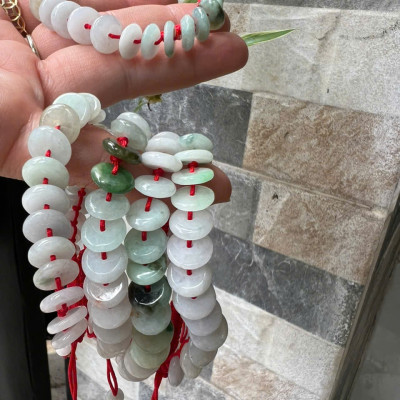 Vòng Tay Dây Đỏ Đồng Tiền Điếu Đá Cẩm Thạch Trắng Xanh Nhẹ Bóng Đẹp Nữ đeo tay may mắn xinh xắn tài lộc phù hợp cho những ai yêu thích sự đơn giản mà vẫn sang trọng ạ