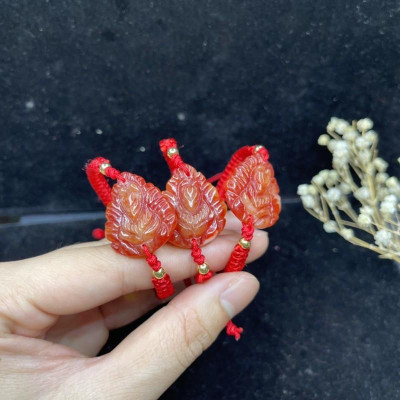 Vòng Tay Hồ Ly Chúa Ngoc Huyết Đỏ kết dây chỉ đỏ may mắn