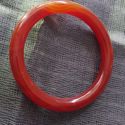 Vòng mã não đỏ Đậm vân ni 61mm x chột to 9,5mm Nữ mệnh hỏa mệnh thổ ạ Nặng 60kg - 70kg đeo đẹp ạ