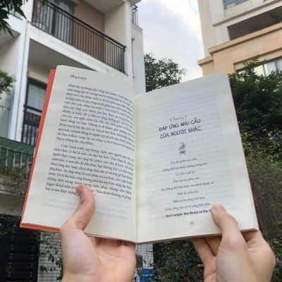 Sống Vì Mình - Viết Lại Quy Luật Về Phẩm Giá Và Trách Nhiệm Với Hạnh Phúc Của Bản Thân  - Bản Quyền