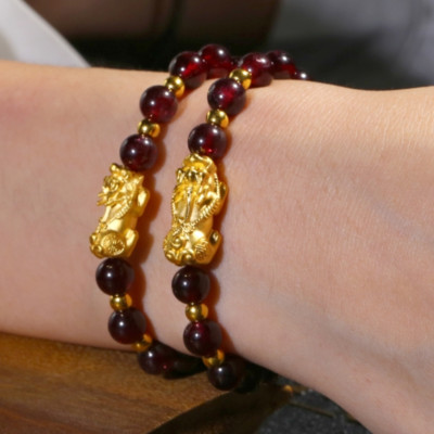 Vòng tay phong thủy, vòng tay nữ may mắn đá thạch anh đỏ ruby gắn tỳ hưu hút Lộc Tài Duyên TARUBY03