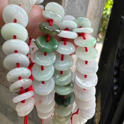 Vòng Tay Dây Đỏ Đồng Tiền Điếu Đá Cẩm Thạch Trắng Xanh Nhẹ Bóng Đẹp Nữ đeo tay may mắn xinh xắn tài lộc phù hợp cho những ai yêu thích sự đơn giản mà vẫn sang trọng ạ