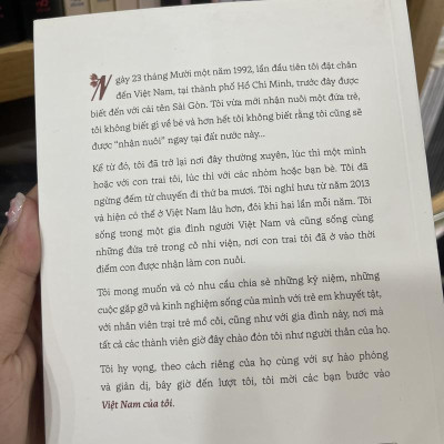 Sách - Việt Nam của tôi: Những câu chuyện nhận con nuôi (Nhã Nam HCM)