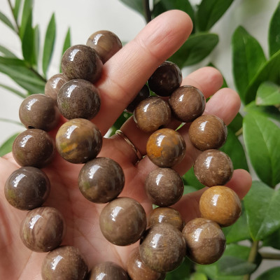 Vòng Gỗ Hóa Thạch Nam 16mm Màu Sáng Bóng Tự nhiên Gỗ Hóa Thạch Đẹp Nam đeo size vòng 16mm sang tay ạ