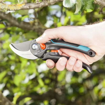 Kìm cắt cành mũi hếch Gardena 12252-20