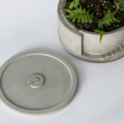 Chậu cây xi măng bậc thang hoạ tiết Trống Đồng Đông Sơn, ngang 18.4cm cao 8,5 cm, quà tặng cao cấp, decor bàn làm việc, cây văn phòng, nhà ở