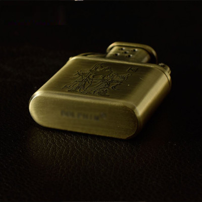 Vỏ Hột Quẹt Bật Lửa Xăng Đá Độc Lạ Dolphin HY676 Khắc Quan Vũ Đẹp Độc Lạ - Dùng Xăng Bấc Đá Cao Cấp