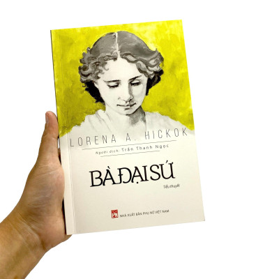 Sách - Bà Đại Sứ