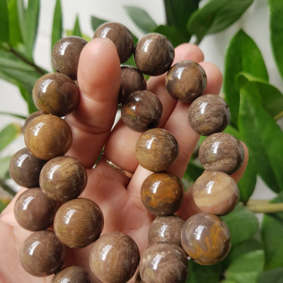 Vòng Gỗ Hóa Thạch Nam 16mm Màu Sáng Bóng Tự nhiên Gỗ Hóa Thạch Đẹp Nam đeo size vòng 16mm sang tay ạ