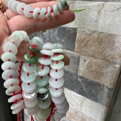 Vòng Tay Dây Đỏ Đồng Tiền Điếu Đá Cẩm Thạch Trắng Xanh Nhẹ Bóng Đẹp Nữ đeo tay may mắn xinh xắn tài lộc phù hợp cho những ai yêu thích sự đơn giản mà vẫn sang trọng ạ