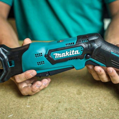 MÁY CƯA KIẾM DÙNG PIN 210W 13MM MAKITA JR105DSAE (2 PIN 12VMAX 2.0AH, 1 SẠC NHANH​​​​​​​.) - HÀNG CHÍNH HÃNG