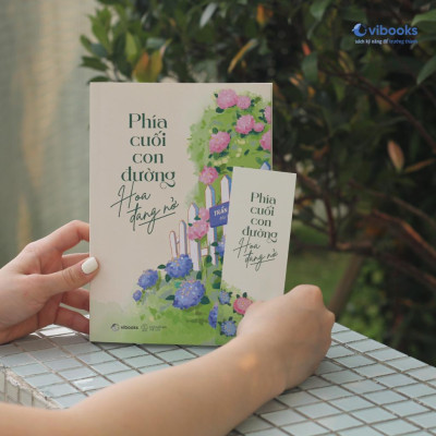 Sách Phía Cuối Con Đường, Hoa Đang Nở - AZB