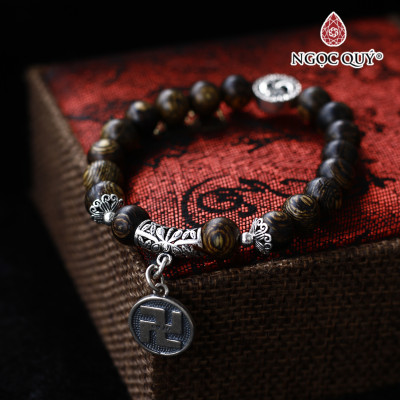 Vòng trầm sánh tròn 8mm phối charm bạc chữ ôm - Ngọc Quý Gemstones