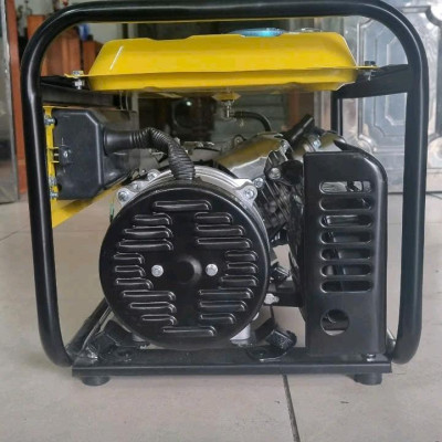 Máy phát điện gia đình 4 thì 1.8kw, máy giật tay