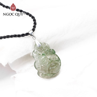 Mặt dây chuyền nữ hoàng hồ ly đá thạch anh tóc xanh rêu 27.5x20x8mm mệnh hỏa, mộc - Ngọc Quý Gemstones