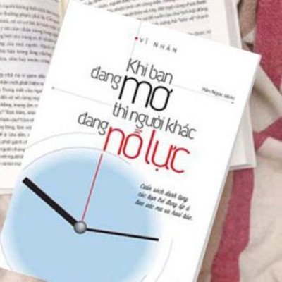 Combo: Khi Bạn Đang Mơ Thì Người Khác Đang Nỗ Lực + Nói Nhiều Không Bằng Nói Đúng