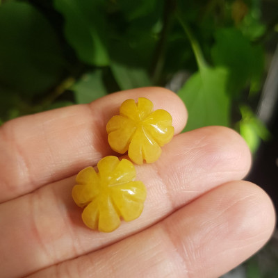 Trang sức phối vòng tay Bông Hoa Cỏ 4 Lá Đá cẩm thạch VÀNG ANH ĐẬM đẹp Size bông 14mm x 6mm x lỗ đk 2mm Nữ mệnh Kim Thổ Thủy phối với Vòng đeo tay, làm mặt dây chuyền, mặt nhẫn đeo ạ