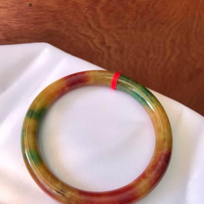 CHIẾC VÒNG TỨ QUÝ 57MM CHẤT LIỆU ĐÁ CẨM THẠCH TỨ QUÝ ĐỎ ĐẬM XANH ÁNH VÀNG ĐỀU VÒNG ĐẸP  NỮ TẤT CẢ CÁC MỆNH 55Kg đến 67Kg  SIZE VÒNG 57MM X DẦY 8MM Ạ