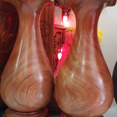Cặp Lộc Bình Gỗ Gõ Đỏ cao 68cm x đk 25cm vân tự nhiên đẹp Anh Chị trưng phòng khách nhà, công ty, 2 bên bàn thờ Thần Tài , bất kỳ nơi nào trang trí trong nhà thấy đẹp Ý nghĩa Bình An, Phú Quý Tài Lộc ạ