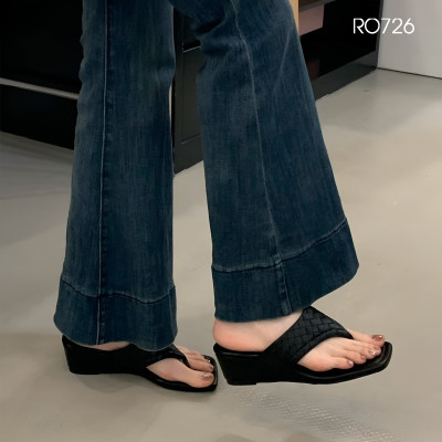 Dép nữ xỏ ngón đế xuồng ROSATA RO726 - 4p - Đen, Trắng - BKSTORE