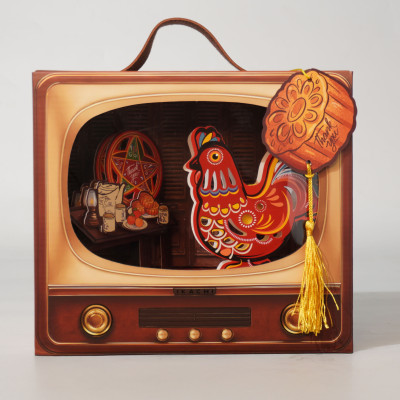 Hộp Quà Trung Thu Xanh IKACHI "Truyền Hình Tuổi Thơ" - Set 4 bánh, Tặng kèm bộ đồ chơi cá ngựa