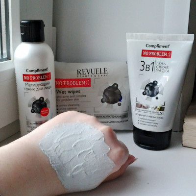 Sữa rửa mặt than hoạt tính Compliment 3in1 150ml 