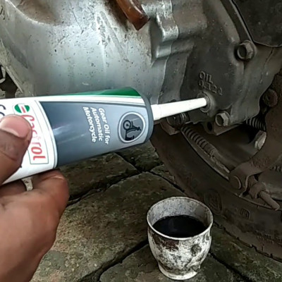 Nhớt Xe Castrol Scooter Gear Oil (120ml)