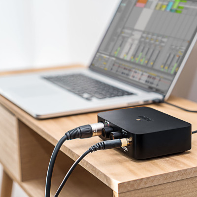 Rode AI-1 - Sound Card Thu Âm 48V Cao Cấp, Nhỏ Gọn Cho Studio, Karaoke Trực Tuyến, Broadcast - Hàng Chính Hãng