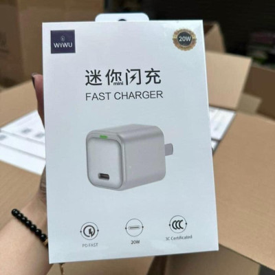 Củ Wiwu Fast Charger P016 cho mọi loại Smart Phone cao cấp trên thị trường có tích hợp sạc nhanh 20W - Hàng chính hãng
