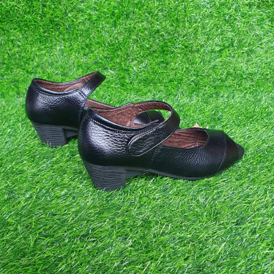 Giày nữ gót vuông 5cm hở mũi Trường Hải da bò màu đen CG145