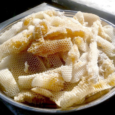 Nến Sáp Ong 80 Giờ Kèm Dĩa Gỗ Dừa 10cm : Khử Mùi Hôi Phòng, Làm Sạch Không Khí, Thơm Nhẹ Mùi Mật Ong - HÀNG CHÍNH HÃNG